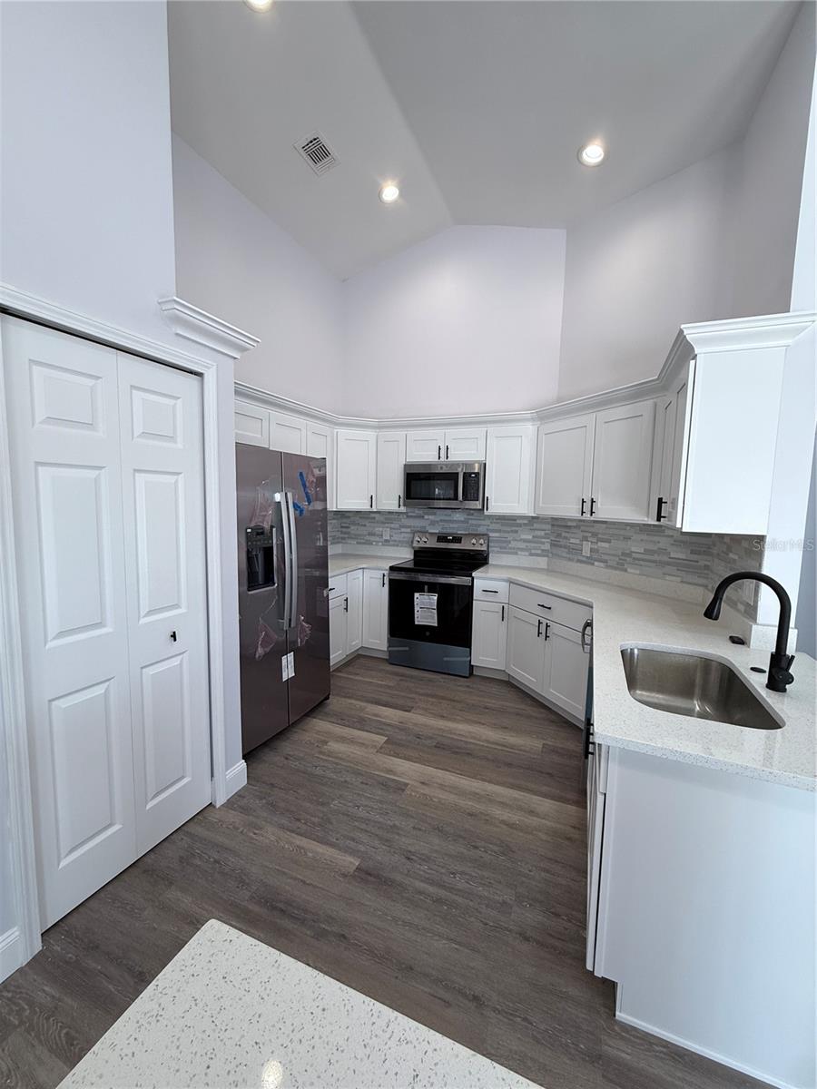 3027 EAGLE LAKE DR, ORLANDO, FL, 32837