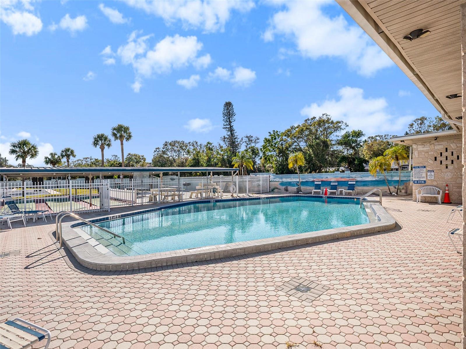 250 ROSERY RD NW #260, LARGO, FL, 33770