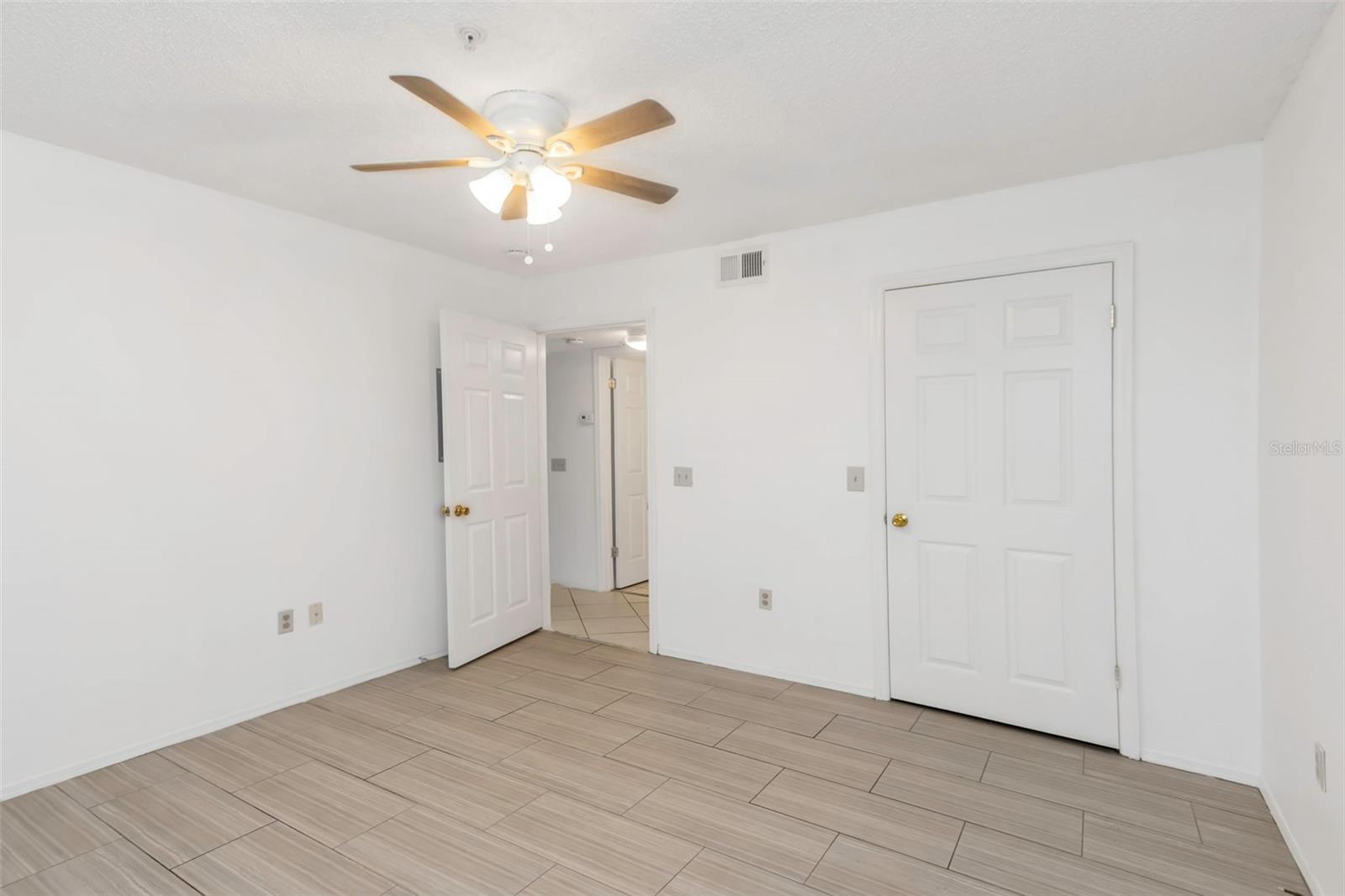 2400 FEATHER SOUND DR #913, CLEARWATER, FL, 33762