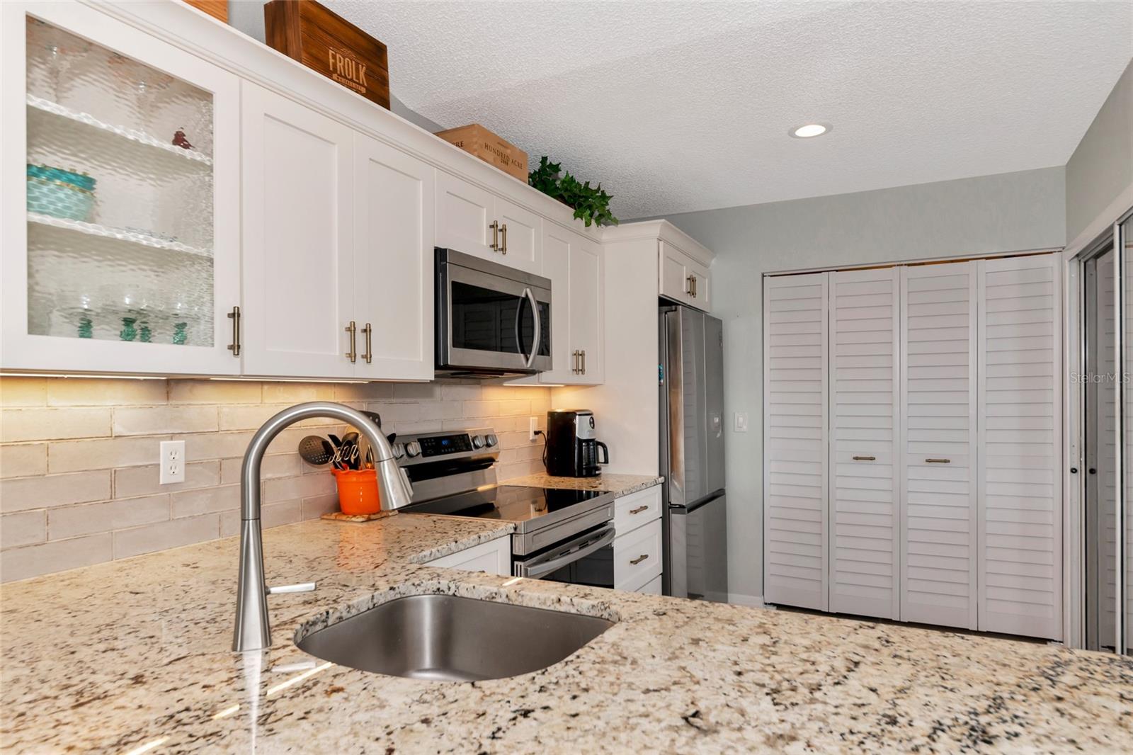941 WATERSIDE LN, BRADENTON, FL, 34209