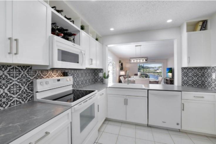 1250 YESICA ANN CIR #E201, NAPLES, FL, 34110