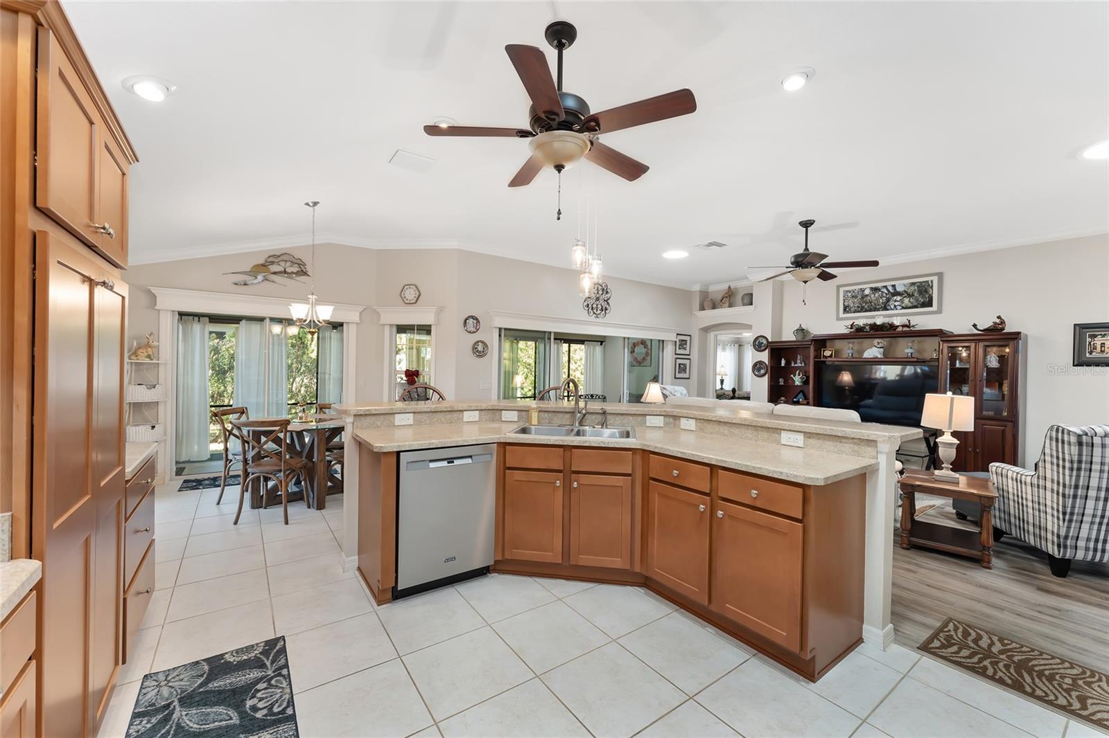 2402 BENNETTSVILLE LN, THE VILLAGES, FL, 32162