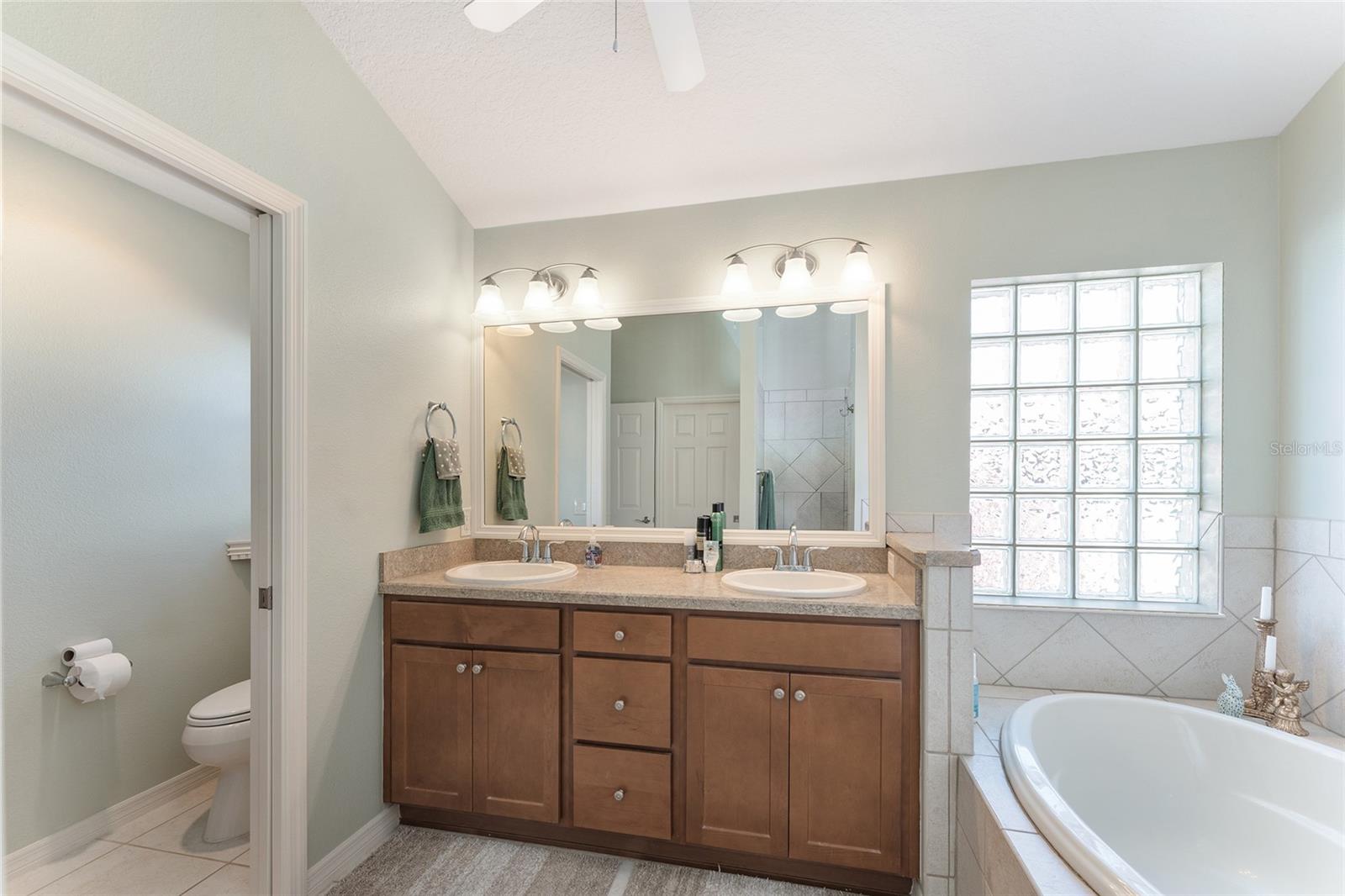 2402 BENNETTSVILLE LN, THE VILLAGES, FL, 32162