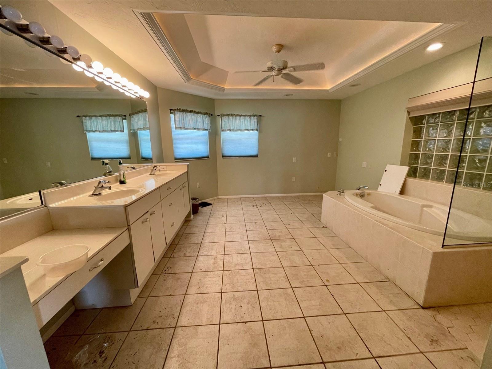 579 COMMONWEALTH LN, SARASOTA, FL, 34242