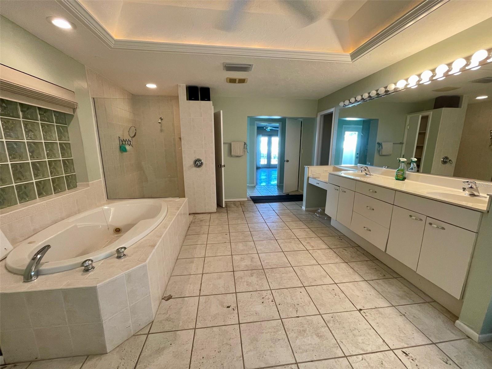 579 COMMONWEALTH LN, SARASOTA, FL, 34242