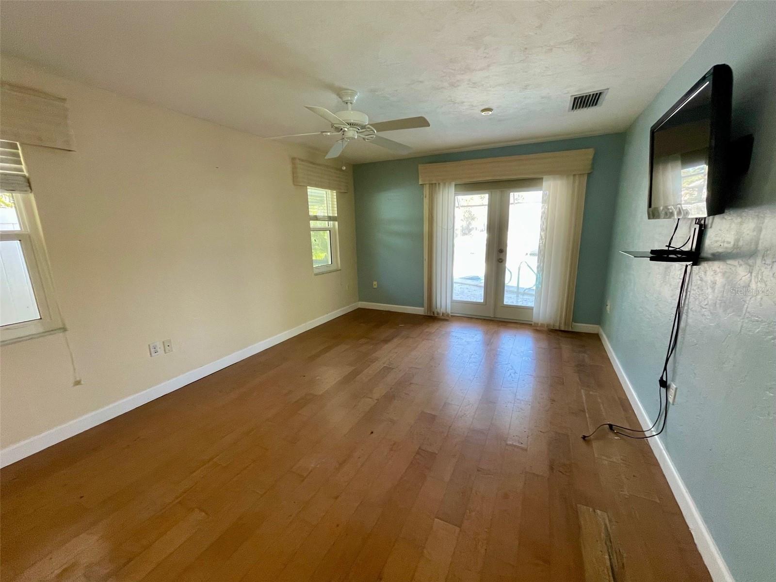 579 COMMONWEALTH LN, SARASOTA, FL, 34242