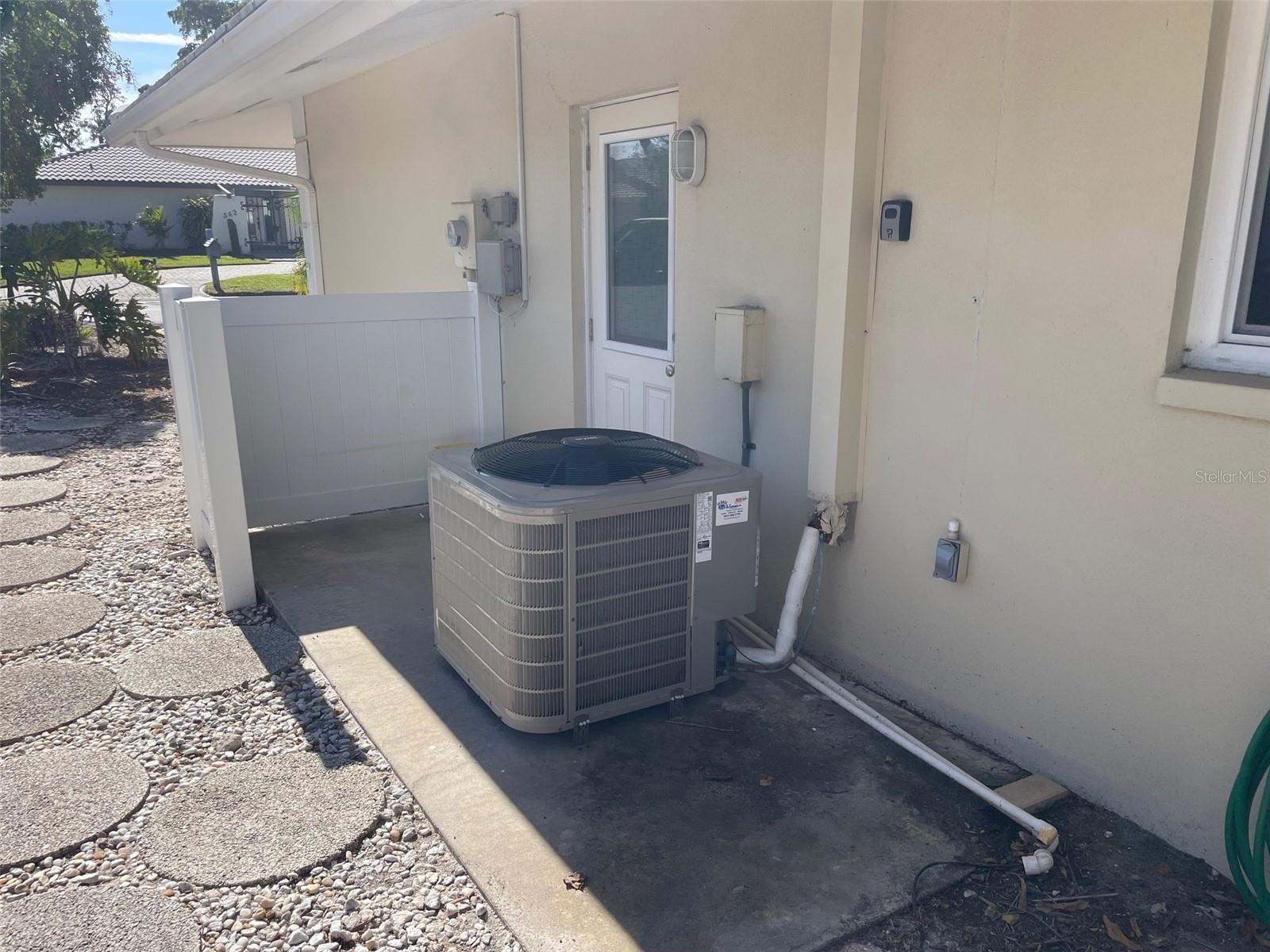 579 COMMONWEALTH LN, SARASOTA, FL, 34242