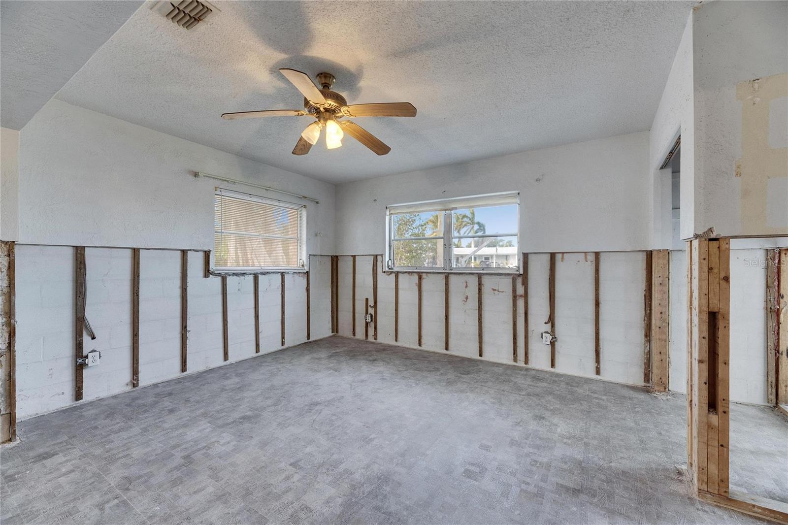 4730 SHORE ACRES BLVD NE, ST PETERSBURG, FL, 33703