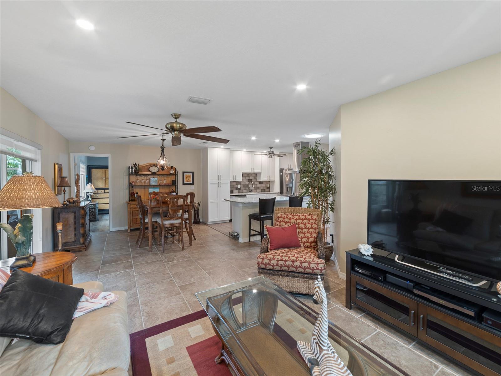 2022 HAWKHURST CIR, SUN CITY CENTER, FL, 33573