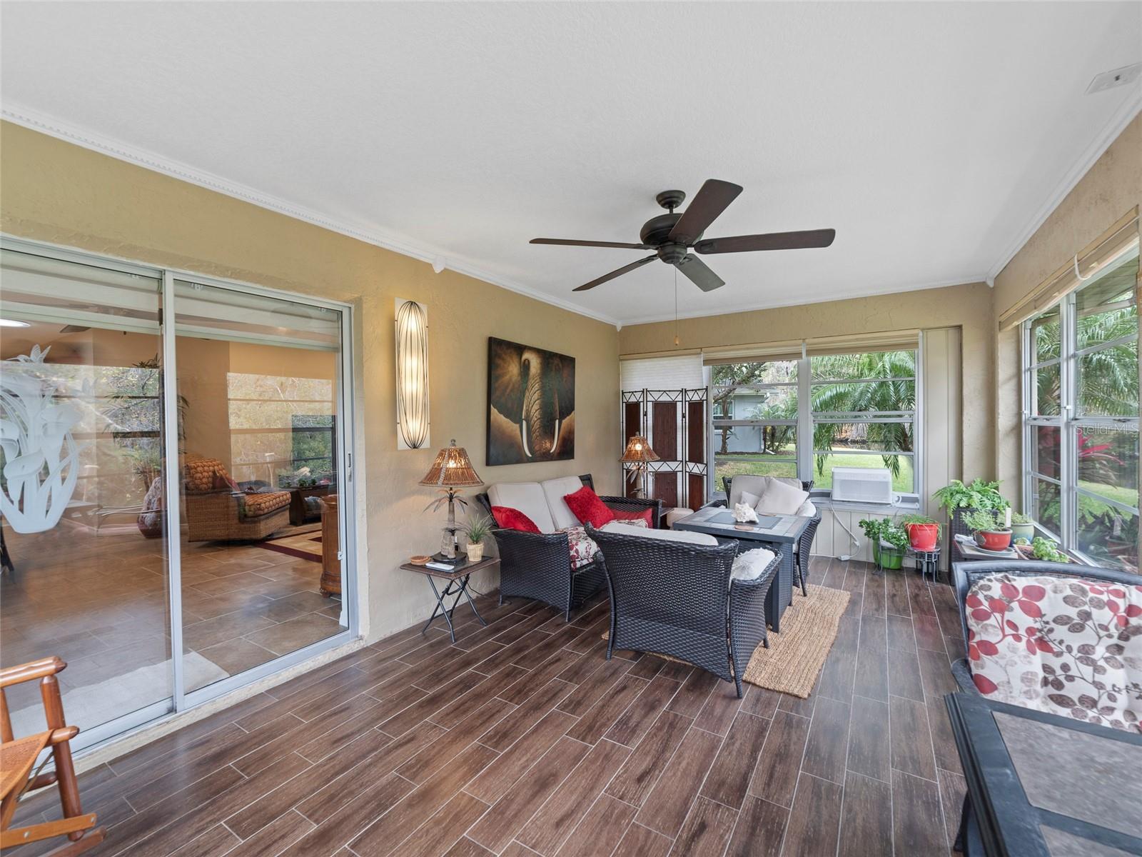 2022 HAWKHURST CIR, SUN CITY CENTER, FL, 33573