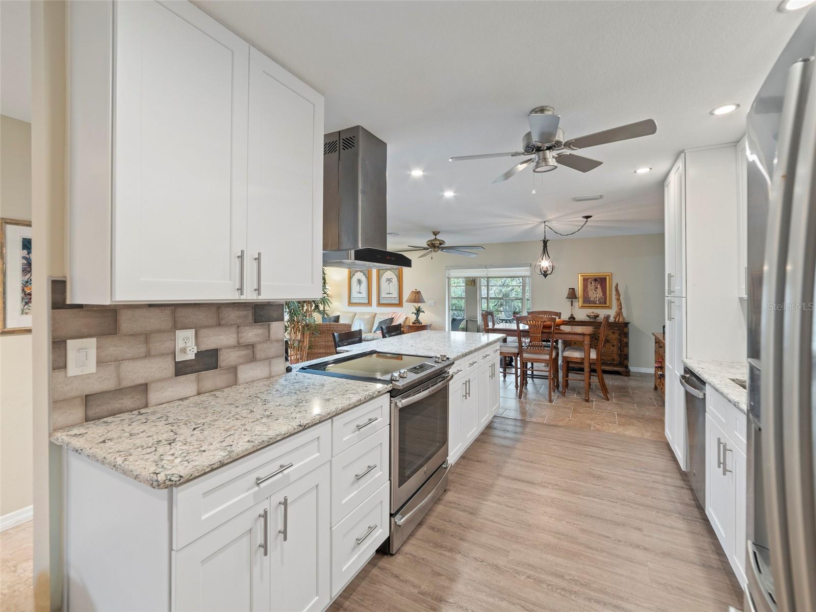 2022 HAWKHURST CIR, SUN CITY CENTER, FL, 33573
