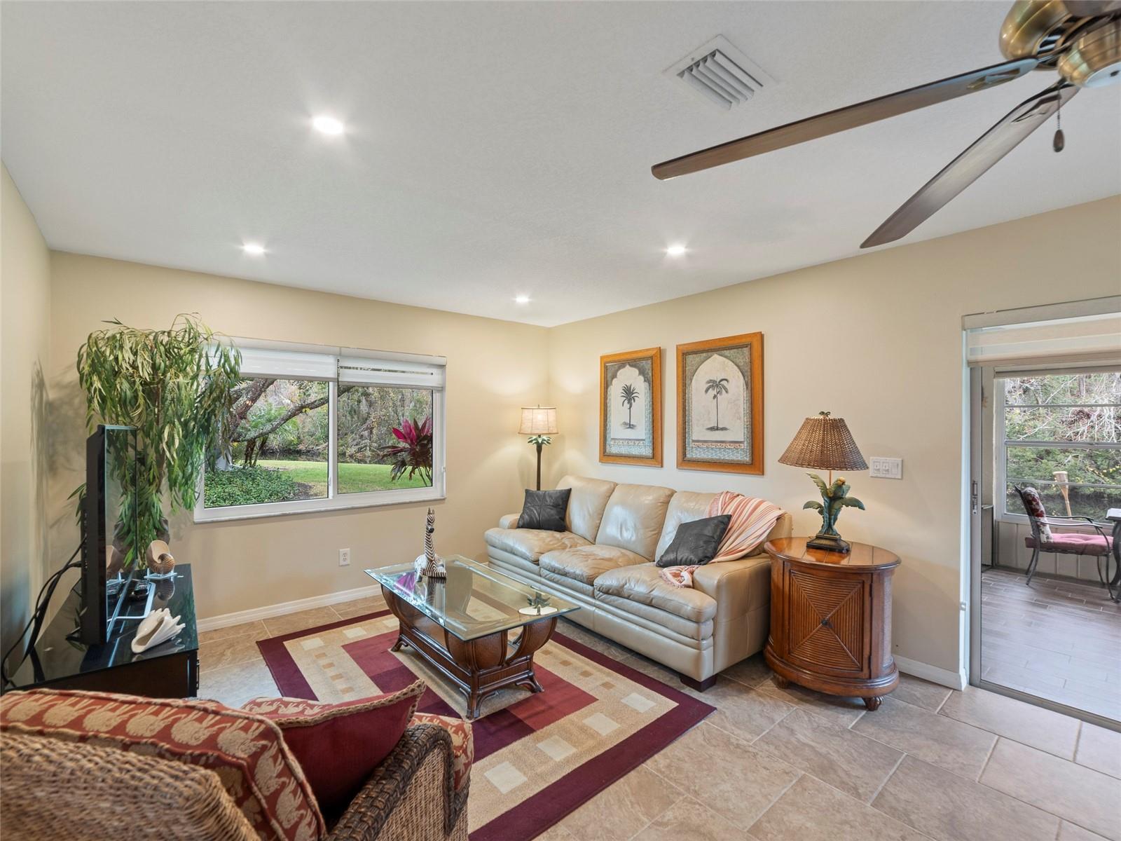 2022 HAWKHURST CIR, SUN CITY CENTER, FL, 33573