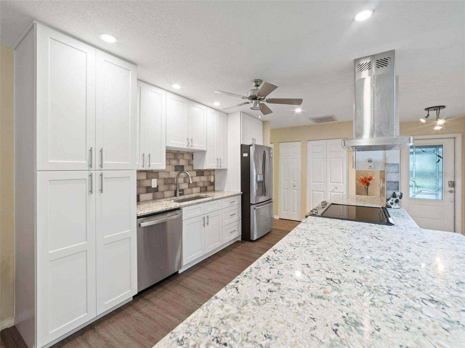 2022 HAWKHURST CIR, SUN CITY CENTER, FL, 33573