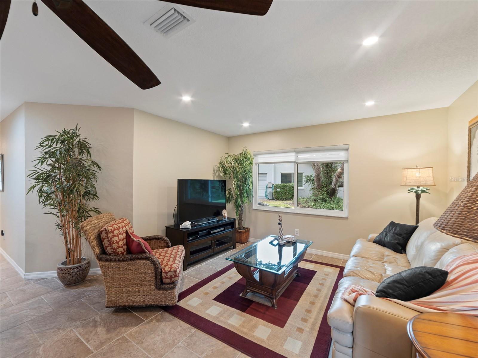 2022 HAWKHURST CIR, SUN CITY CENTER, FL, 33573