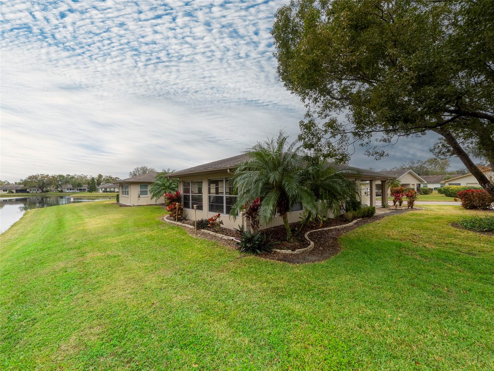 2022 HAWKHURST CIR, SUN CITY CENTER, FL, 33573