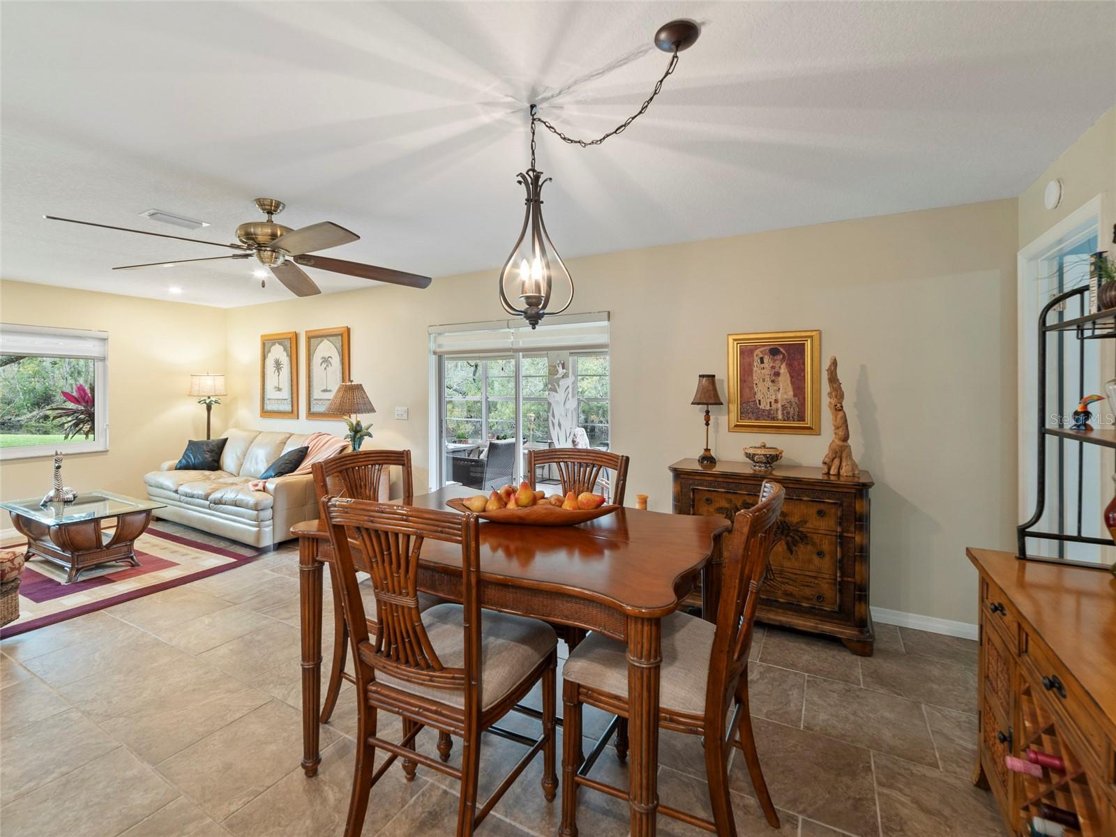 2022 HAWKHURST CIR, SUN CITY CENTER, FL, 33573