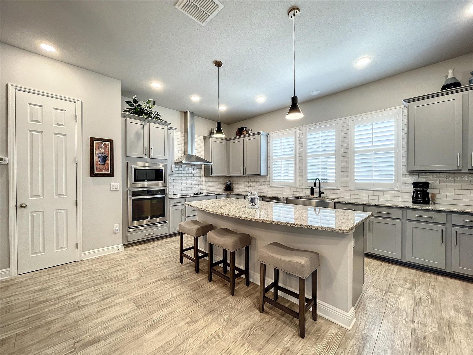 9537 W PARK VILLAGE DR, TAMPA, FL, 33626