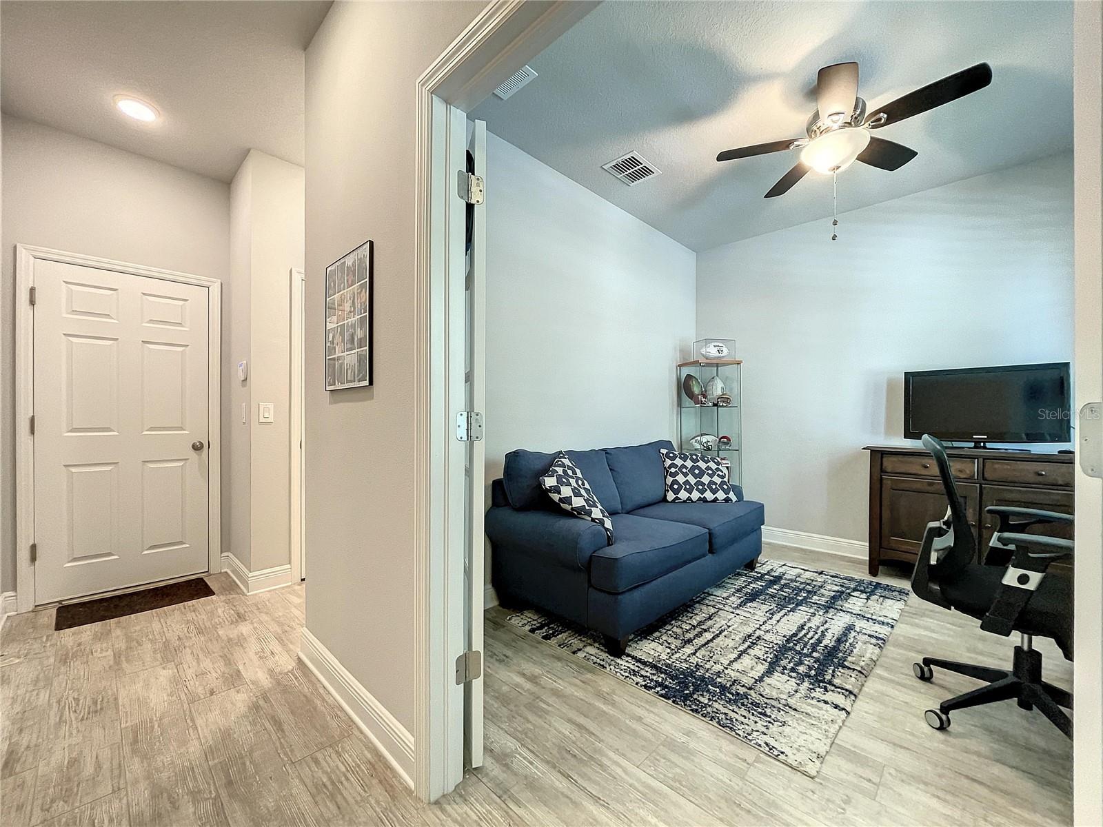 9537 W PARK VILLAGE DR, TAMPA, FL, 33626