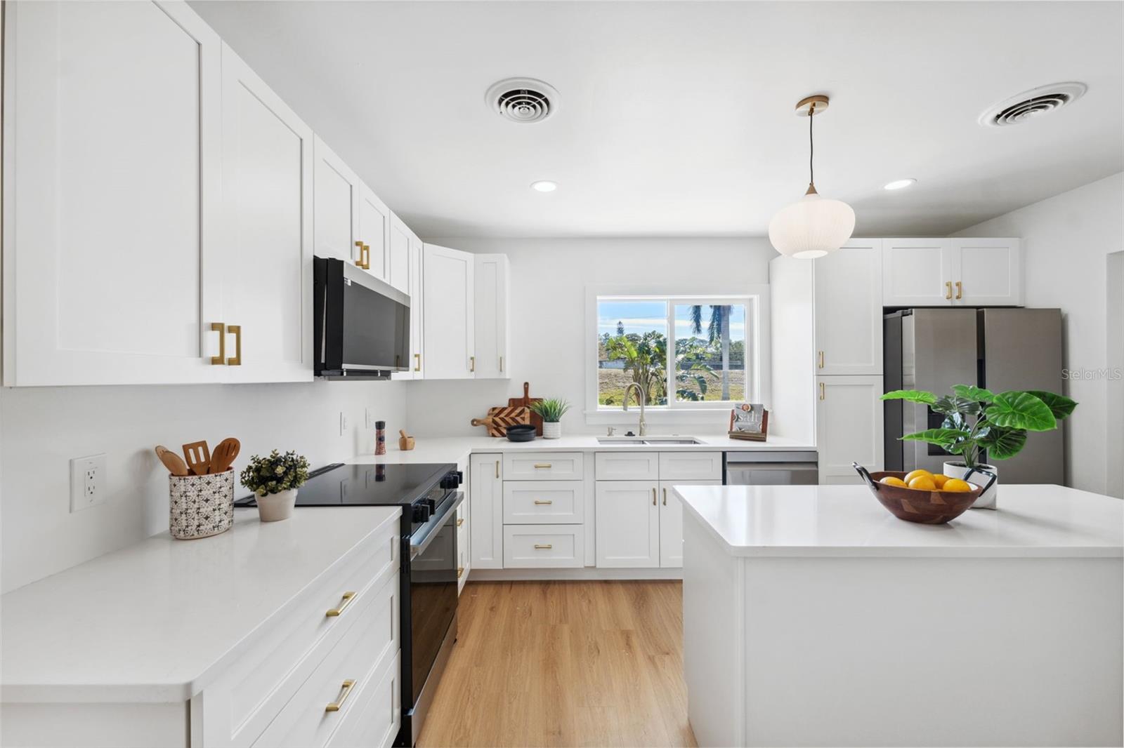 2004 VIRGINIA DR, BRADENTON, FL, 34205