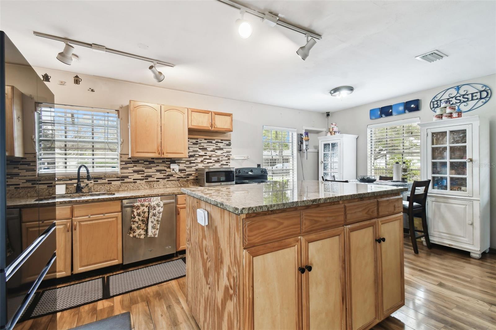 3915 W PEARL AVE, TAMPA, FL, 33611