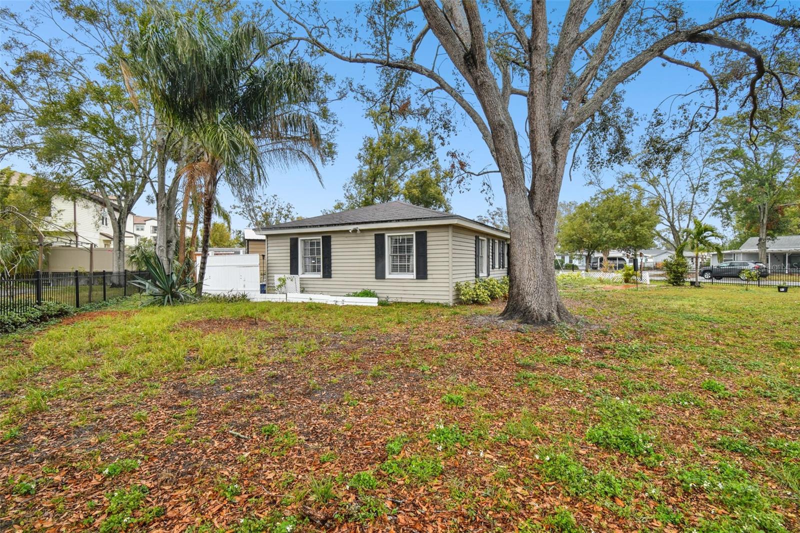 3915 W PEARL AVE, TAMPA, FL, 33611