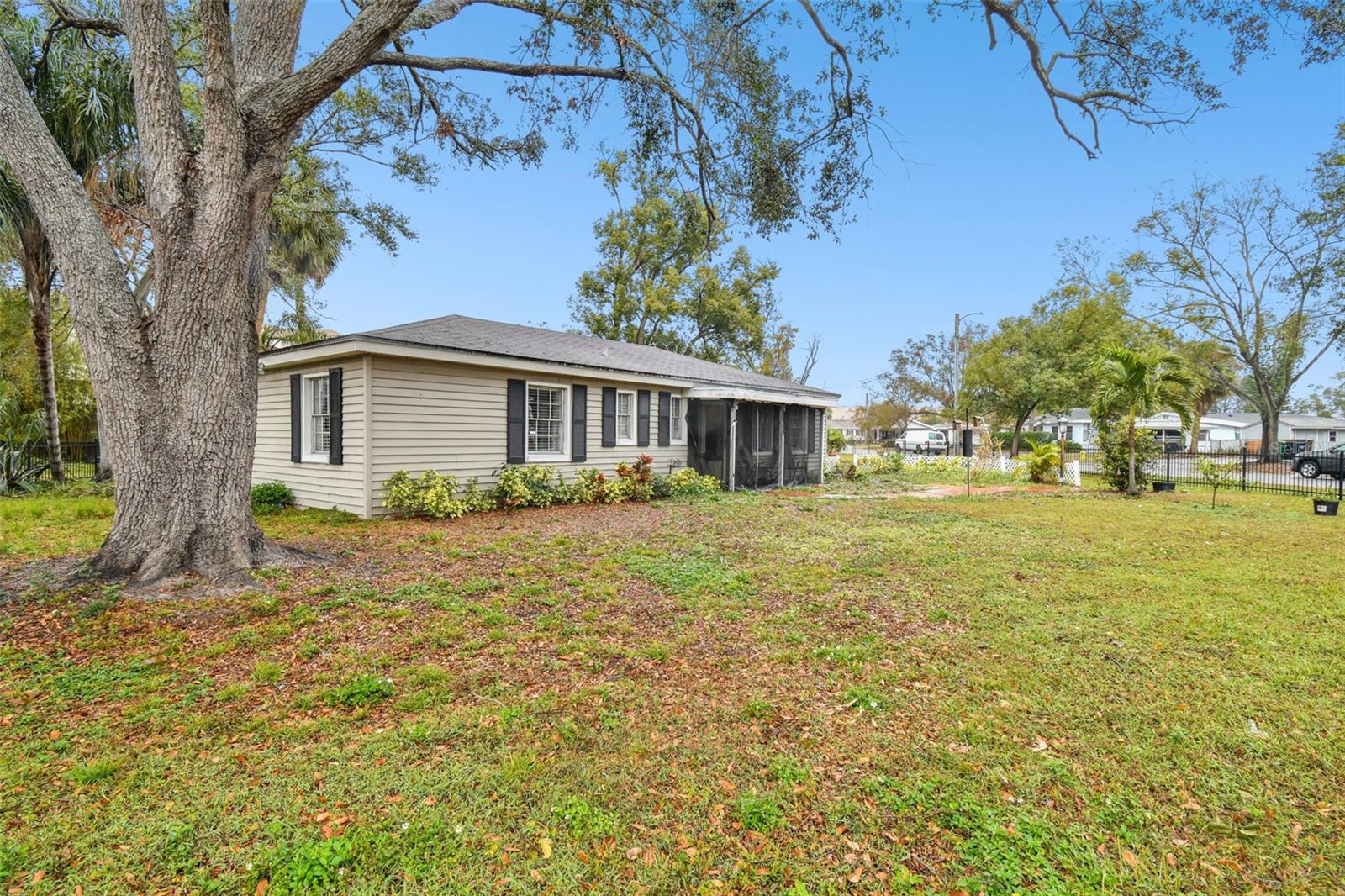 3915 W PEARL AVE, TAMPA, FL, 33611
