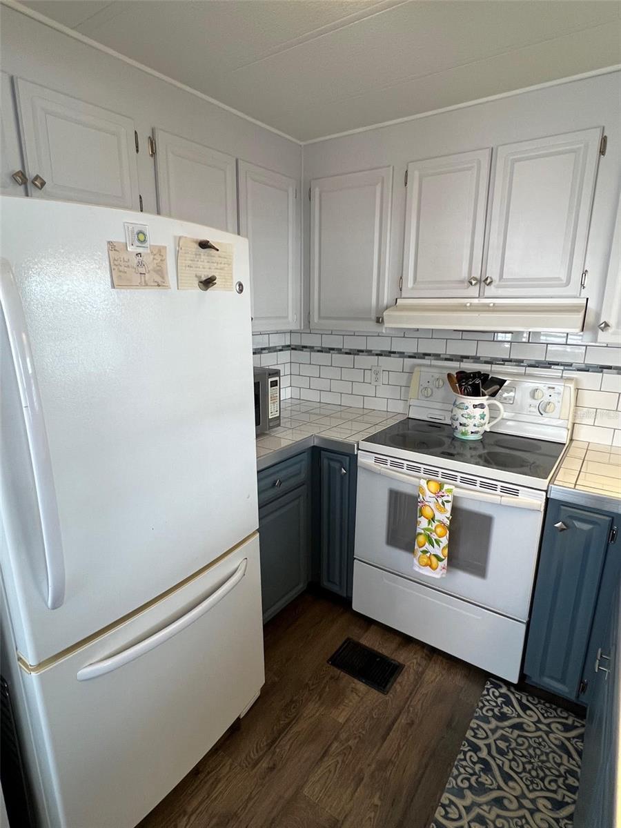 TB8342956 Property Photo