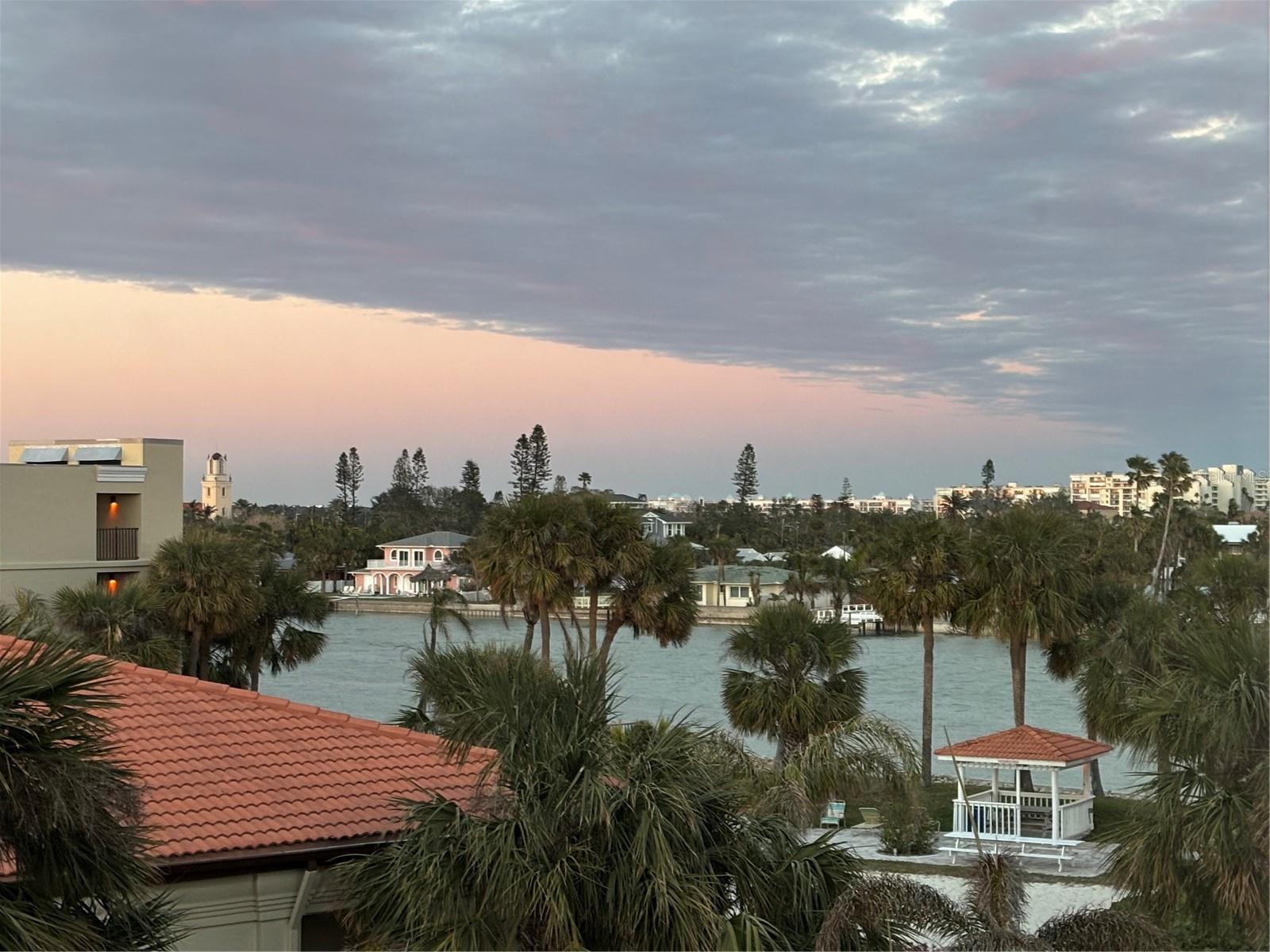 7466 BAYSHORE DR #406, TREASURE ISLAND, FL, 33706