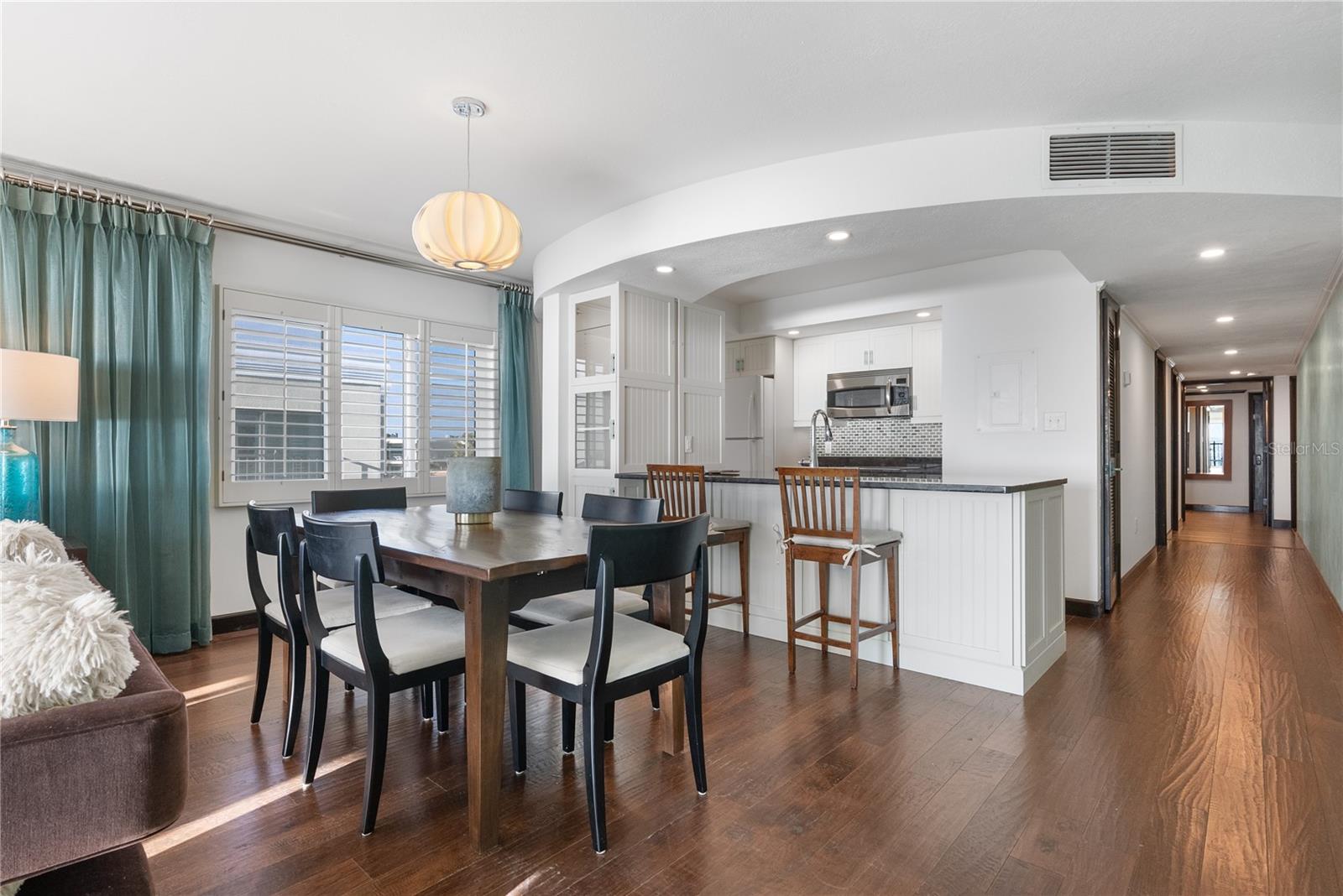 7466 BAYSHORE DR #406, TREASURE ISLAND, FL, 33706