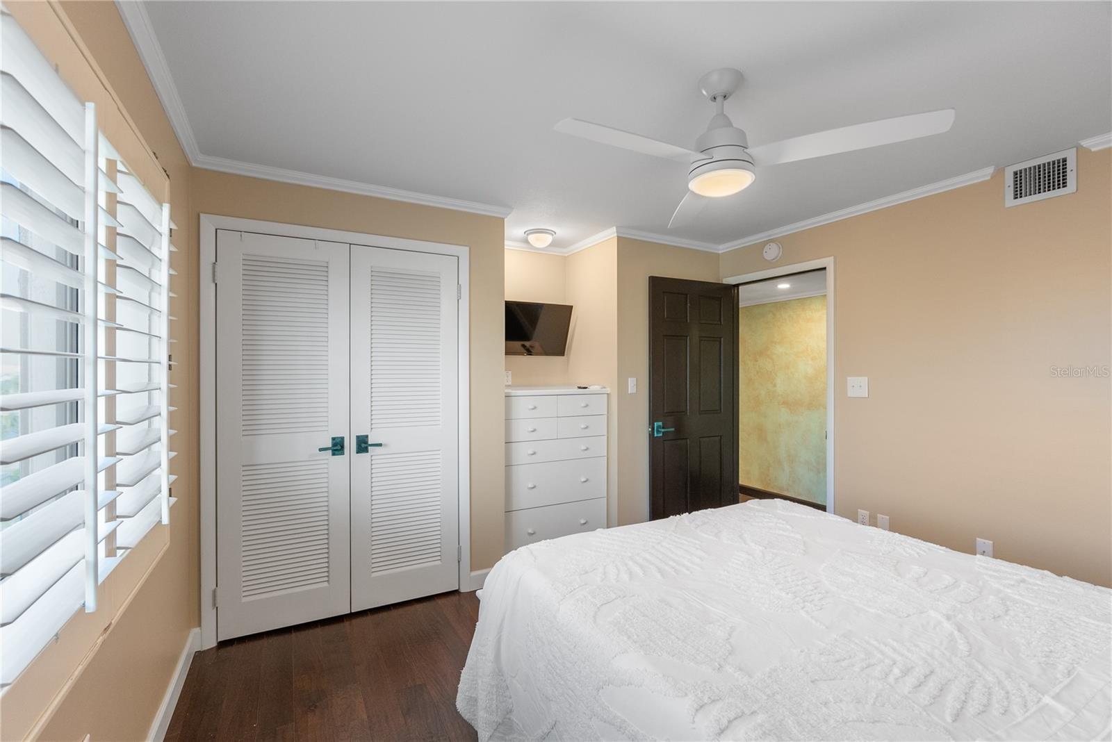 7466 BAYSHORE DR #406, TREASURE ISLAND, FL, 33706