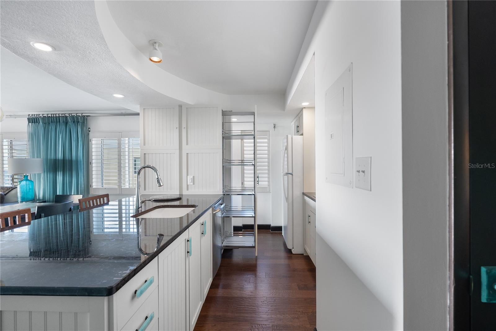 7466 BAYSHORE DR #406, TREASURE ISLAND, FL, 33706