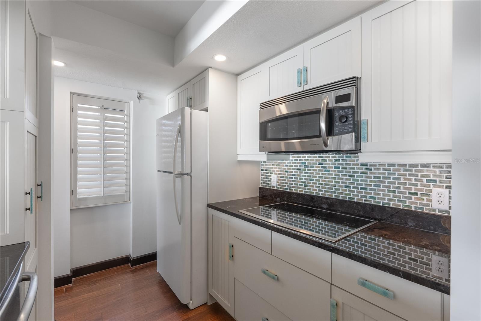 7466 BAYSHORE DR #406, TREASURE ISLAND, FL, 33706