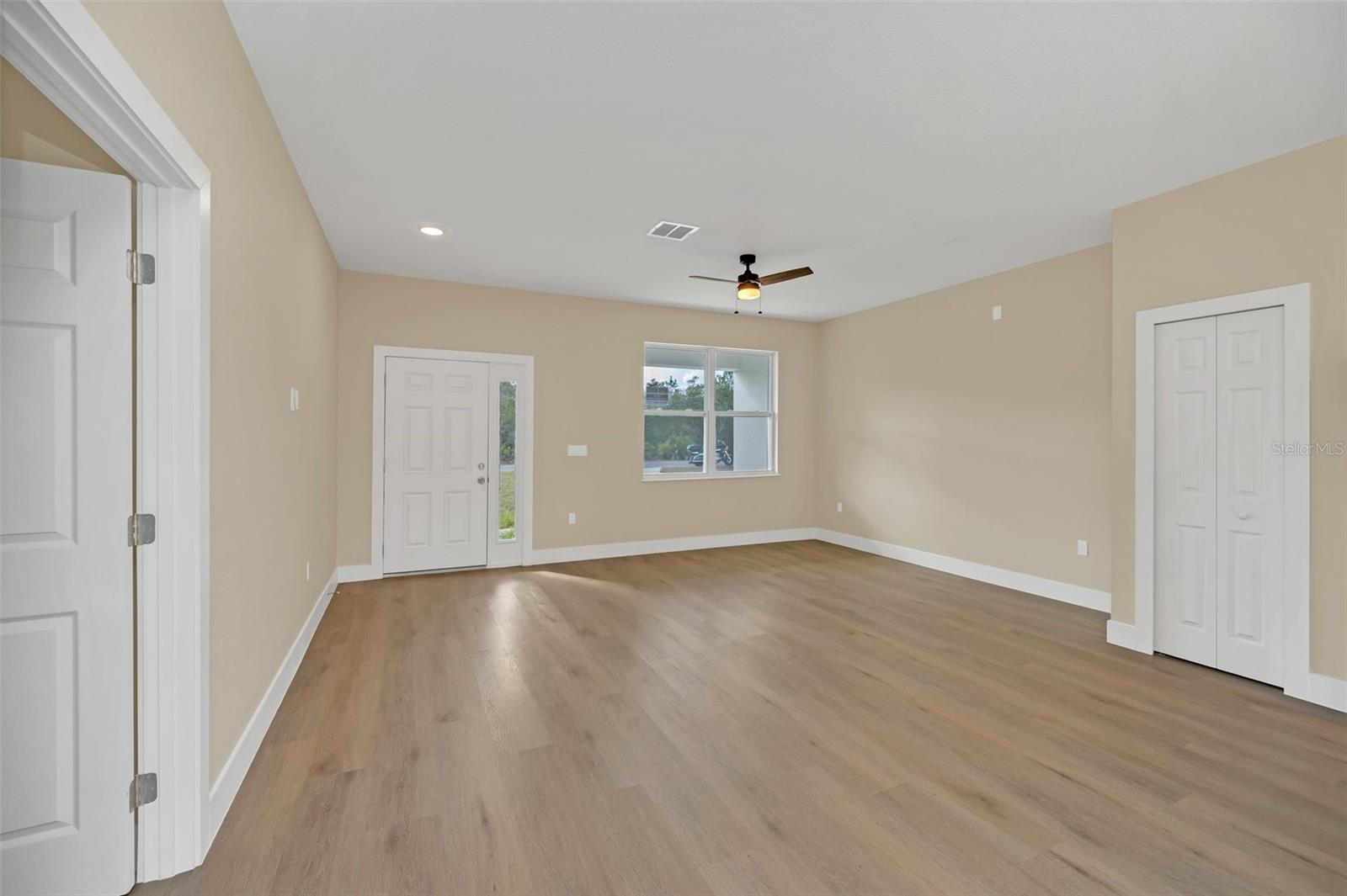 18 MALAUKA PASS TER, OCKLAWAHA, FL, 32179