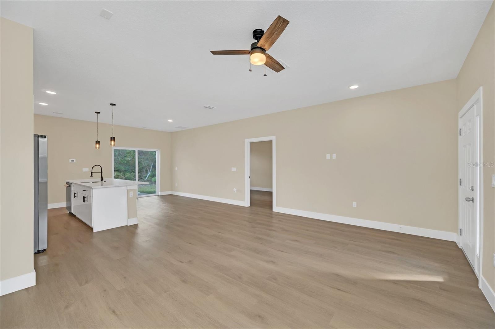 18 MALAUKA PASS TER, OCKLAWAHA, FL, 32179