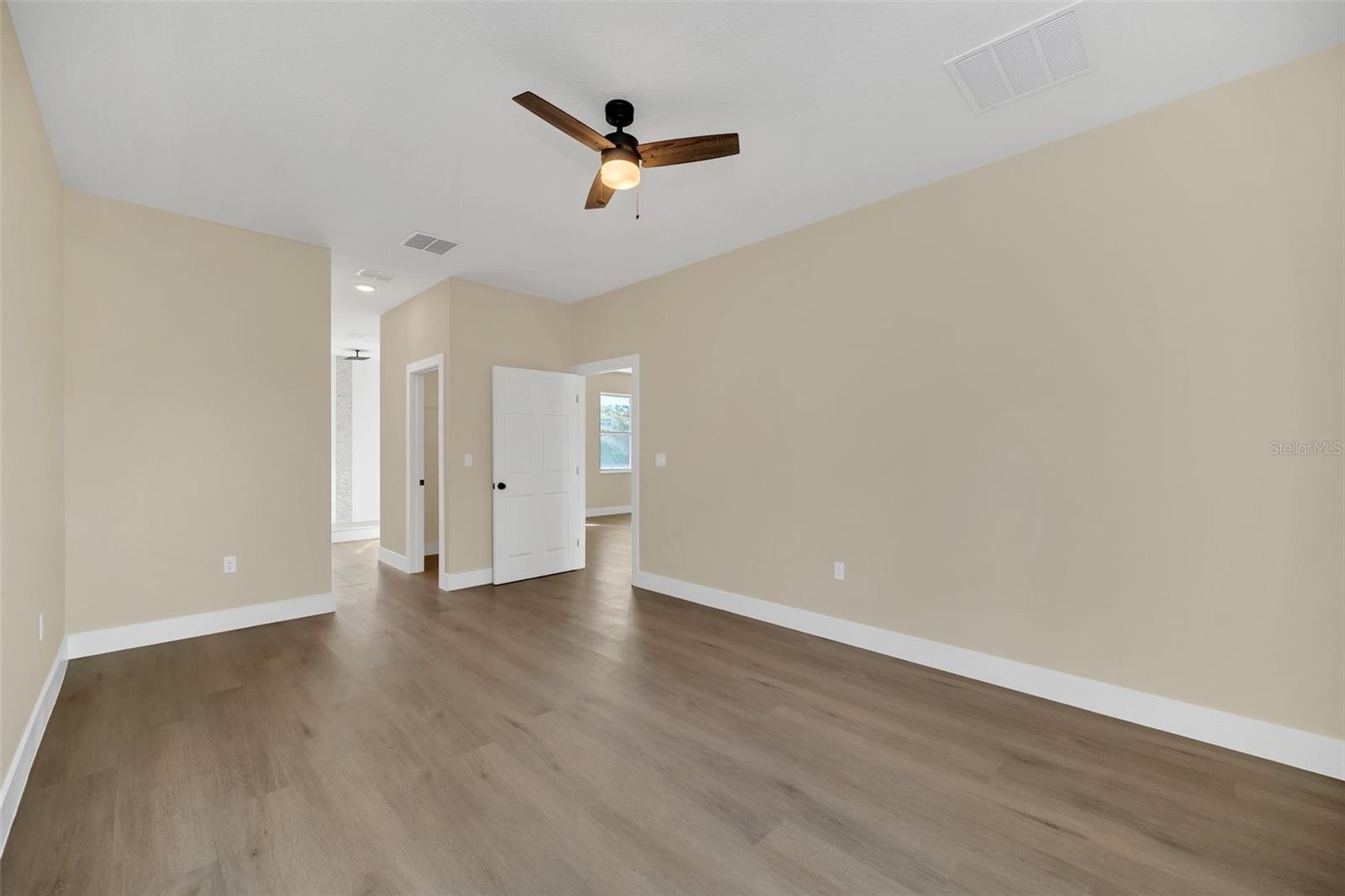 18 MALAUKA PASS TER, OCKLAWAHA, FL, 32179