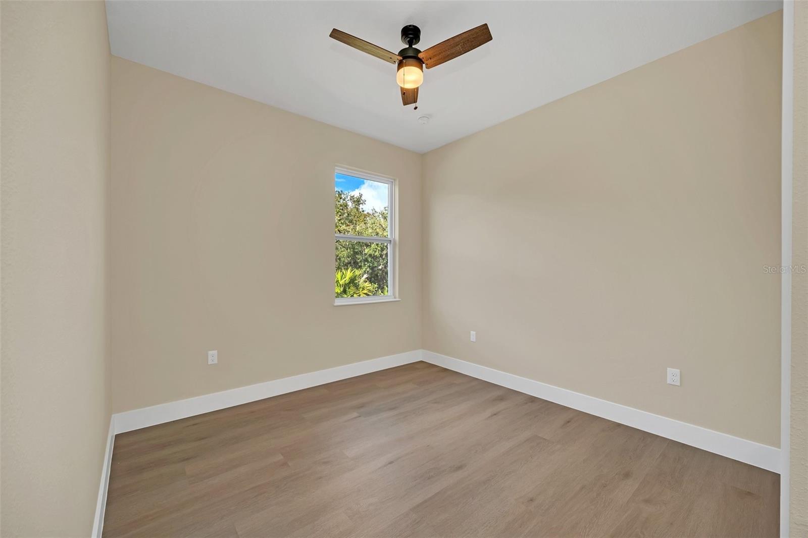 18 MALAUKA PASS TER, OCKLAWAHA, FL, 32179