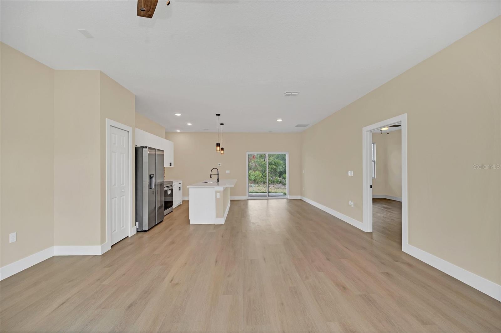 18 MALAUKA PASS TER, OCKLAWAHA, FL, 32179