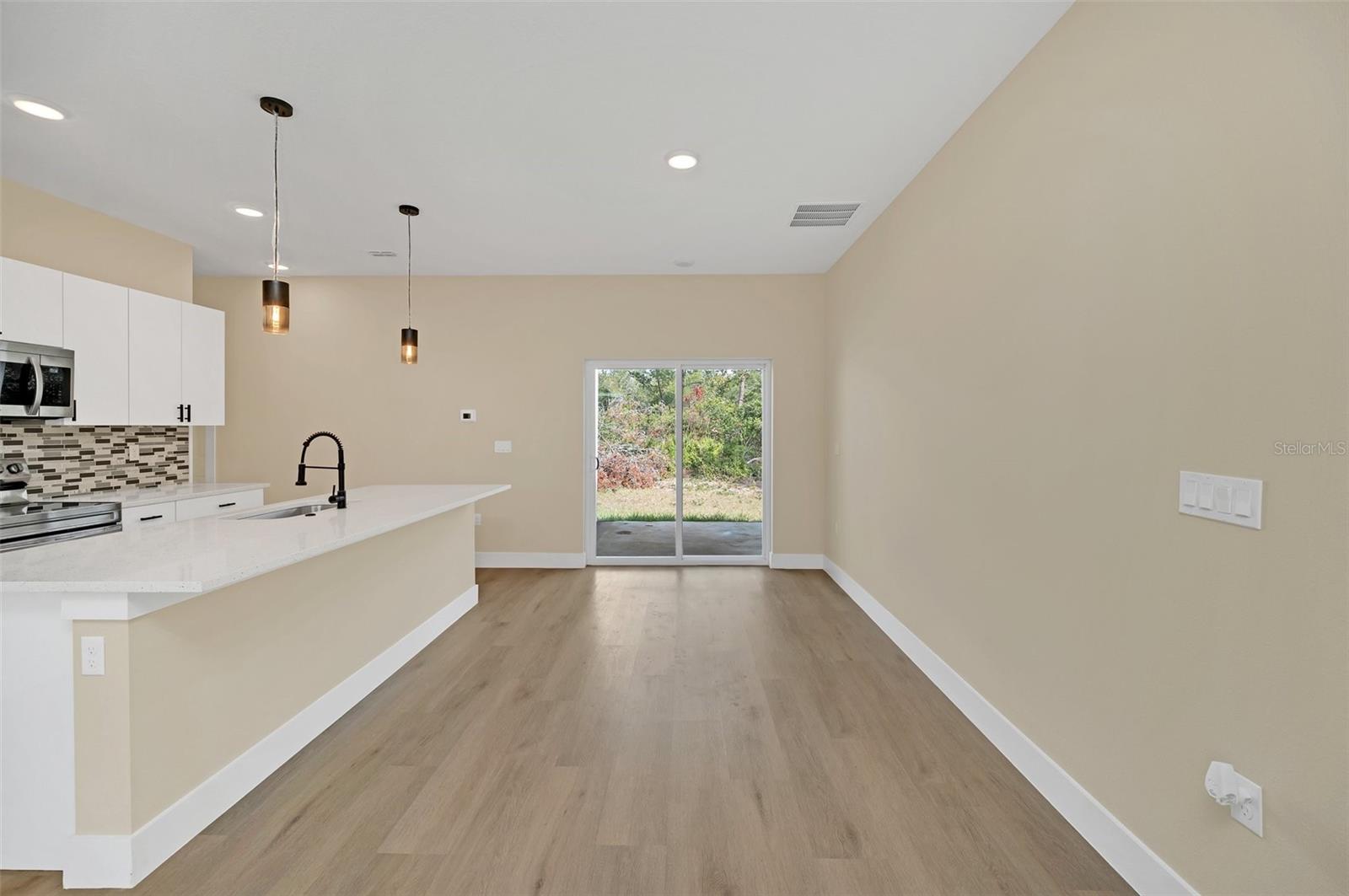 18 MALAUKA PASS TER, OCKLAWAHA, FL, 32179
