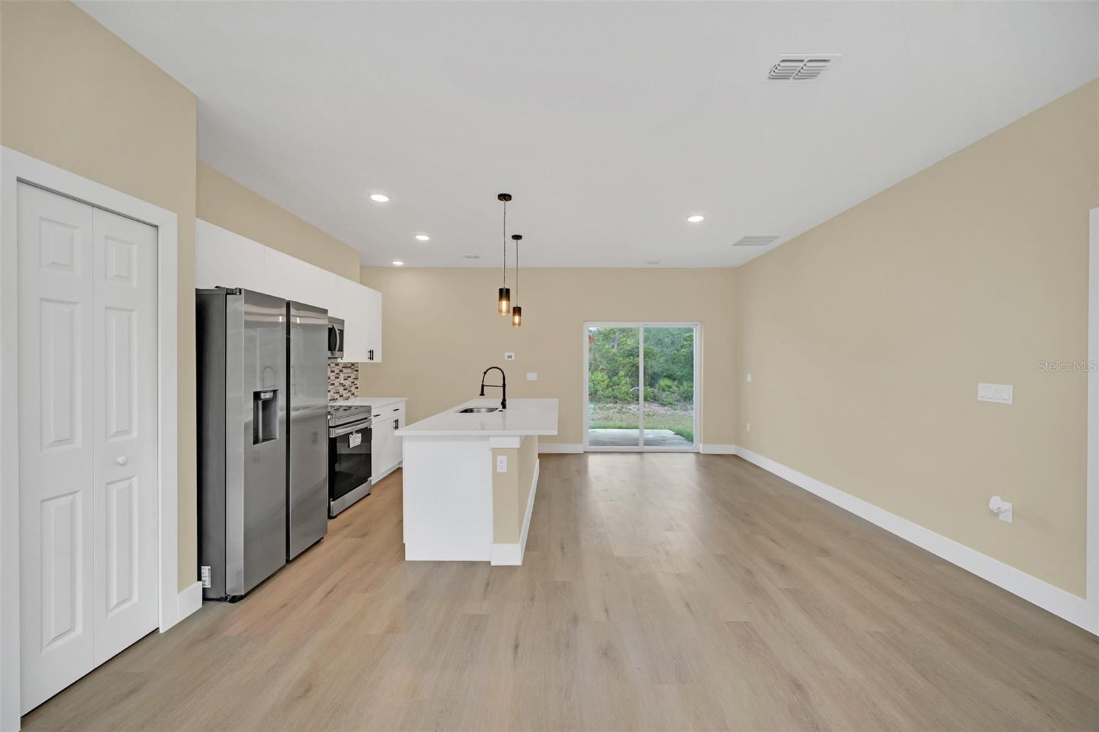 18 MALAUKA PASS TER, OCKLAWAHA, FL, 32179
