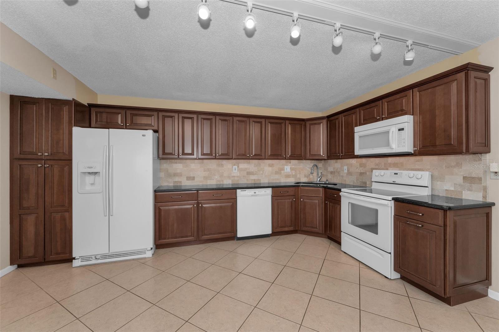 1882 PINE RIDGE WAY W #E1, PALM HARBOR, FL, 34684