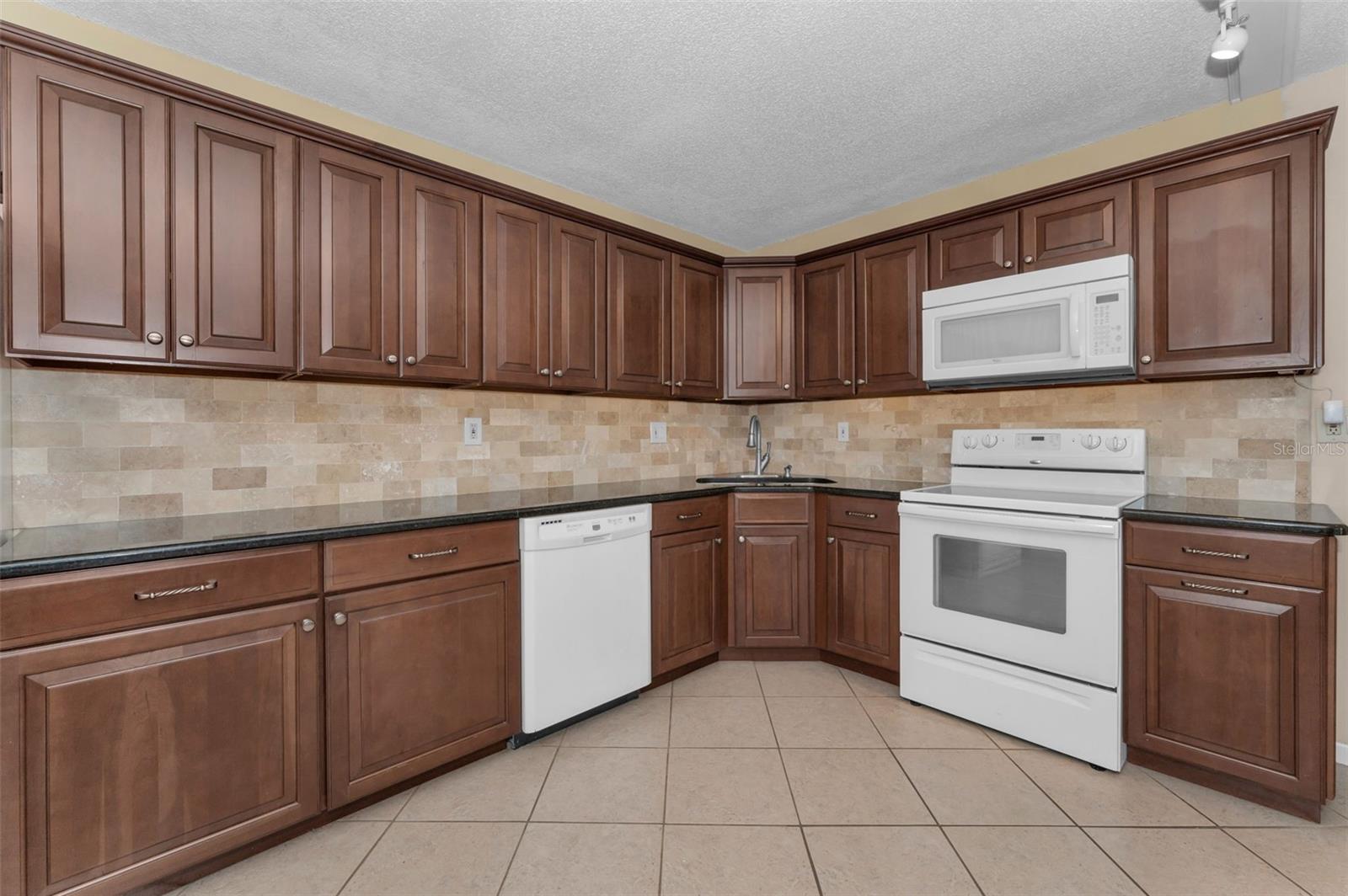 1882 PINE RIDGE WAY W #E1, PALM HARBOR, FL, 34684