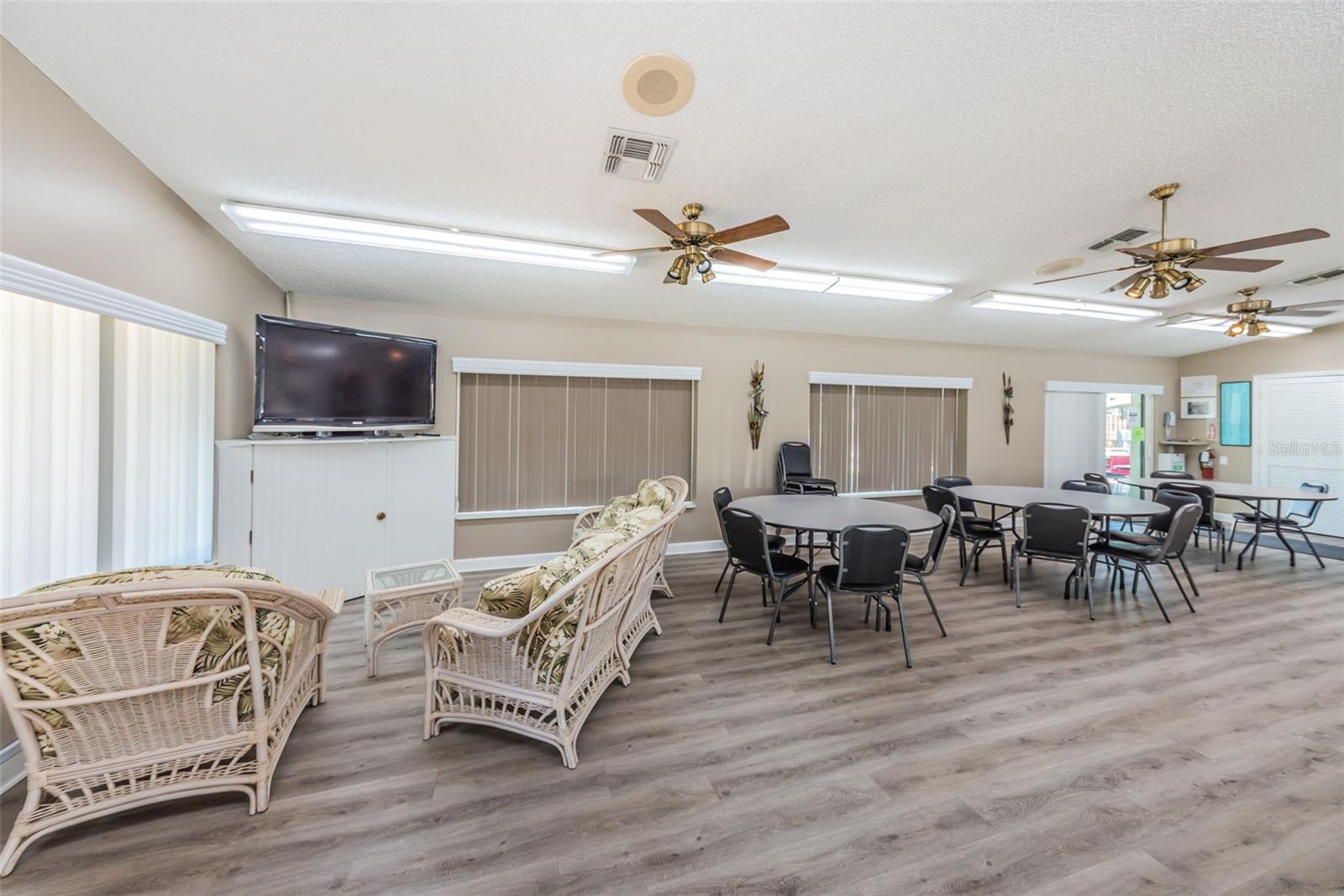 1882 PINE RIDGE WAY W #E1, PALM HARBOR, FL, 34684