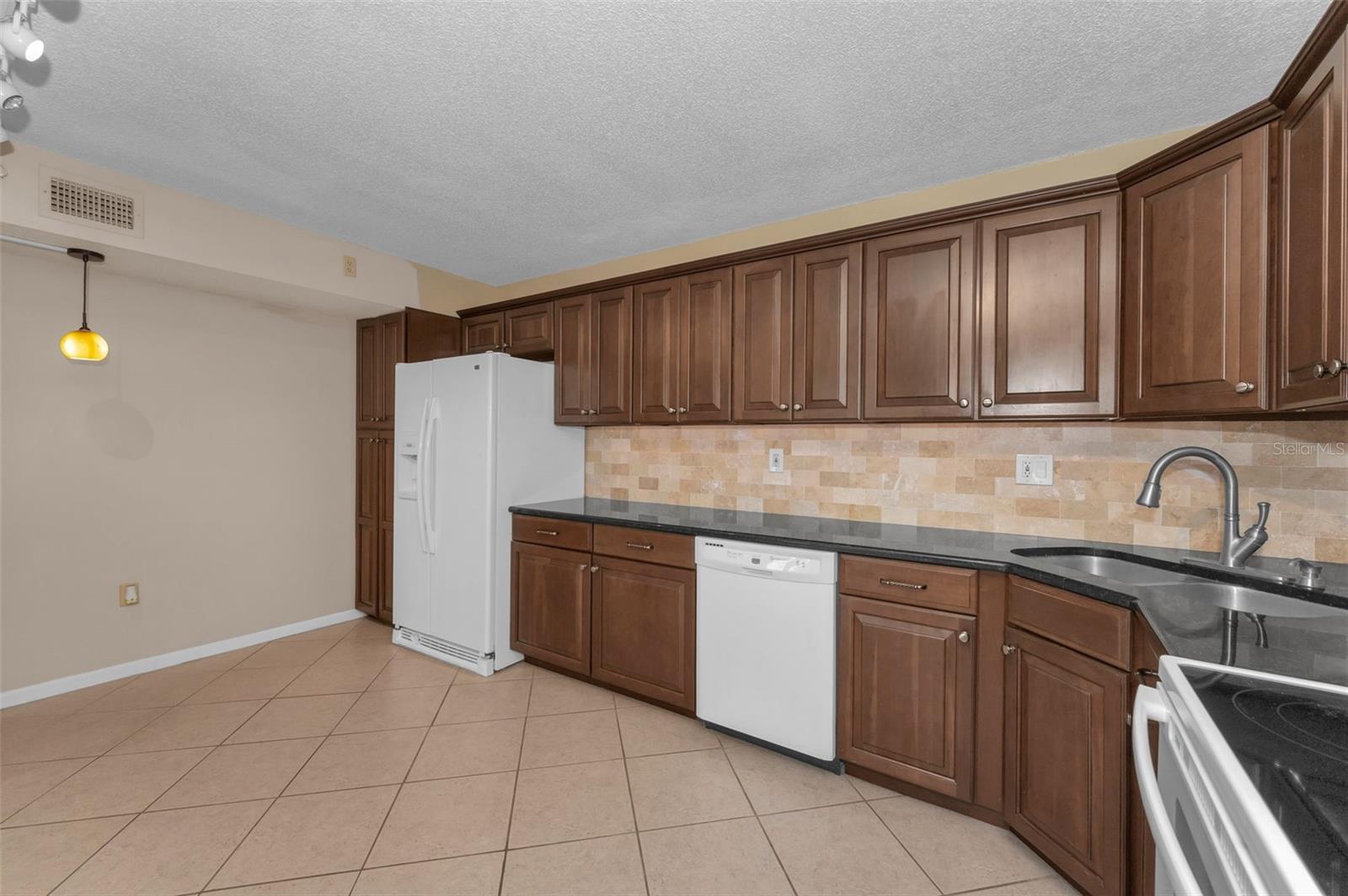 1882 PINE RIDGE WAY W #E1, PALM HARBOR, FL, 34684