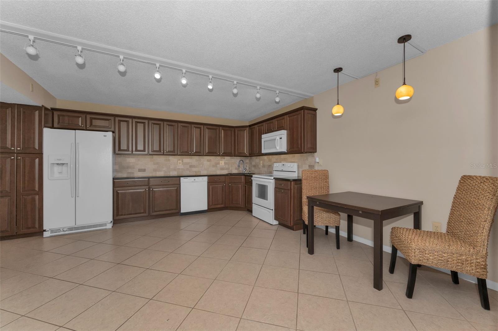 1882 PINE RIDGE WAY W #E1, PALM HARBOR, FL, 34684