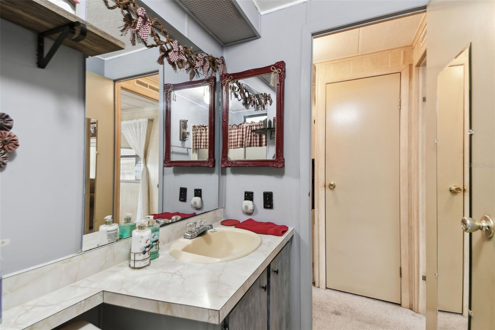 P4933486 Property Photo