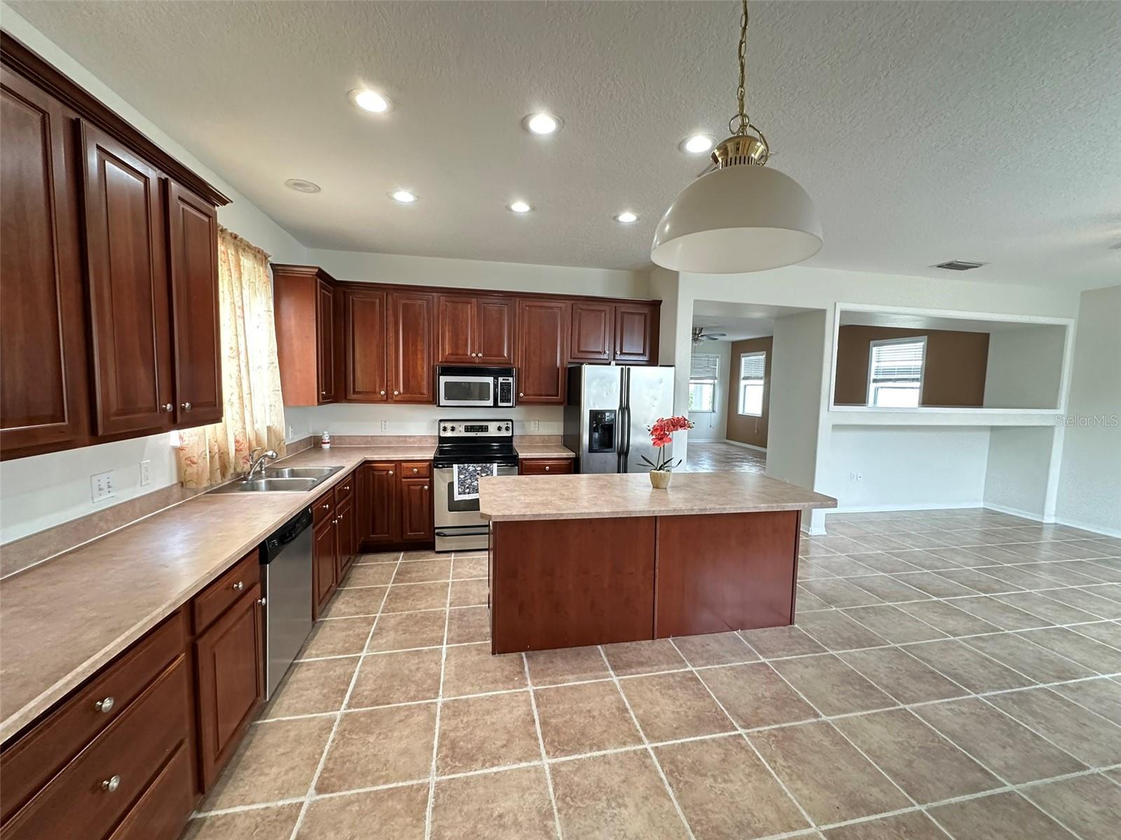 9118 MIRAH WIND PL, LAND O LAKES, FL, 34638