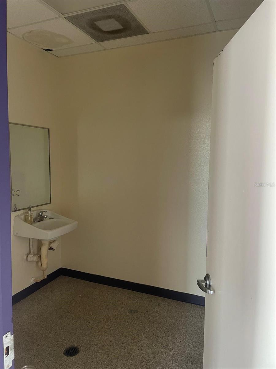 301 W BAY DR #7, LARGO, FL, 33770