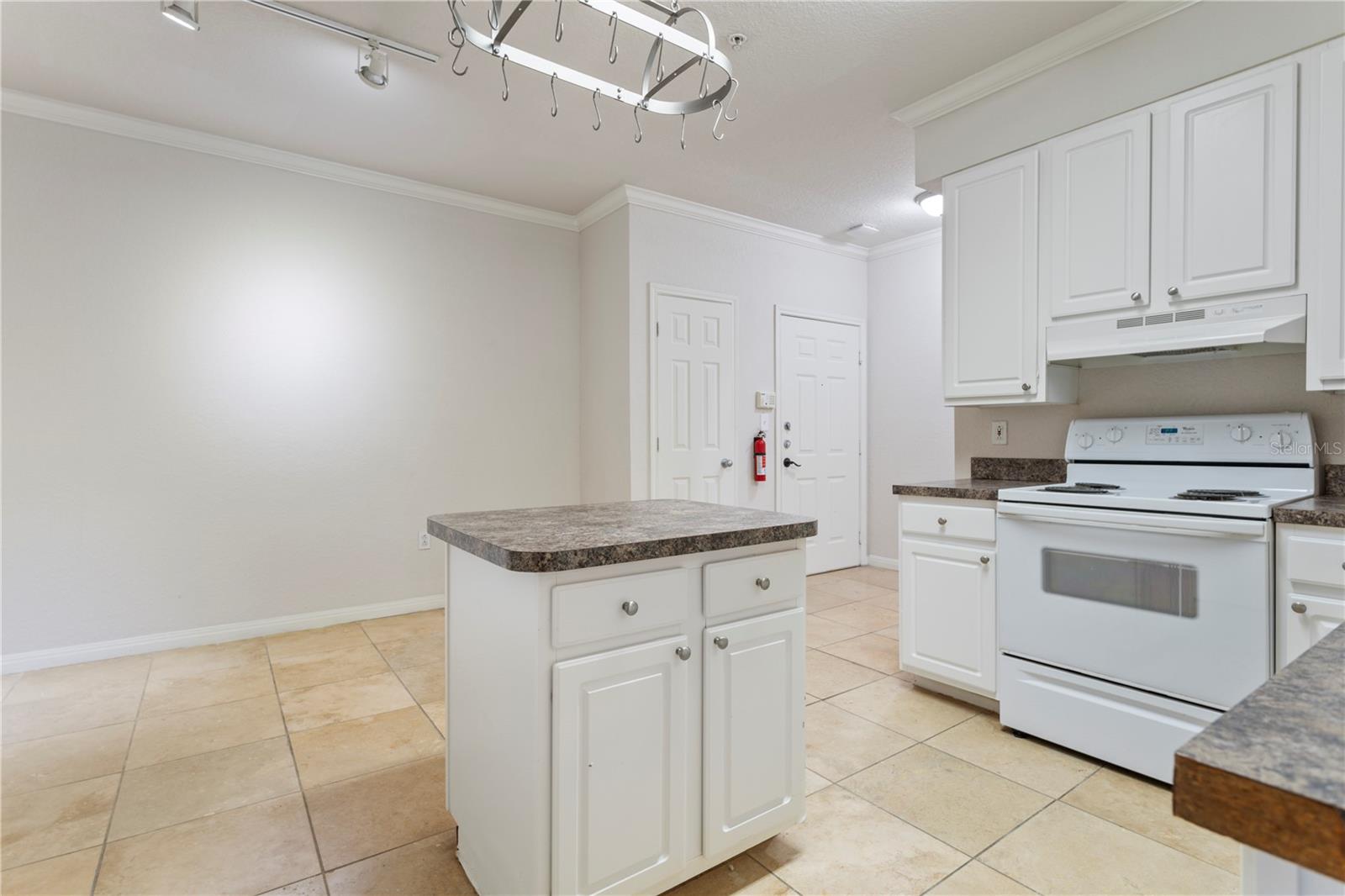 911 N ORANGE AVE #214, ORLANDO, FL, 32801