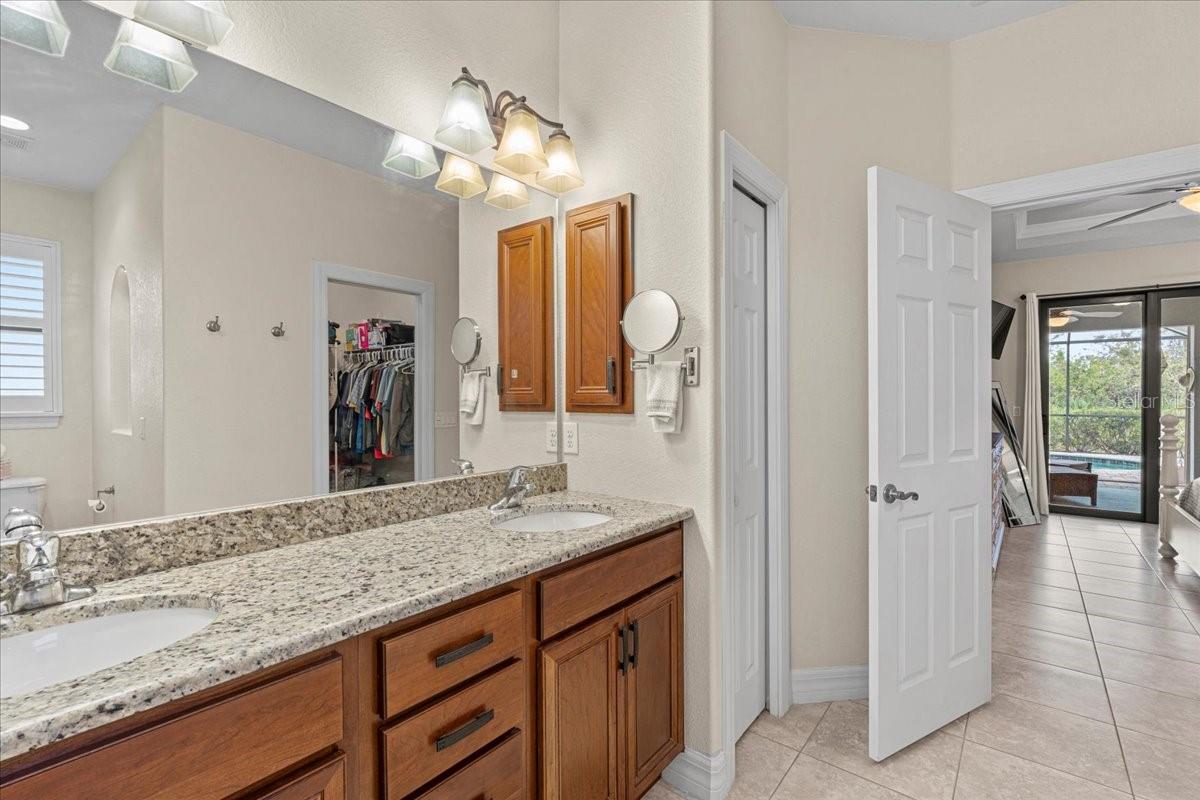 121 GLADES DR, ROTONDA WEST, FL, 33947