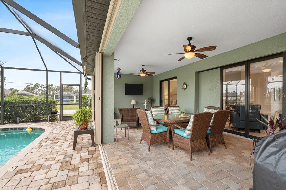 121 GLADES DR, ROTONDA WEST, FL, 33947